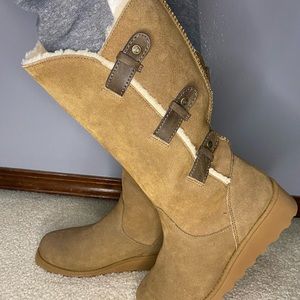 Bear paw women’s size 7 boots, tall, hickory line with fur.
